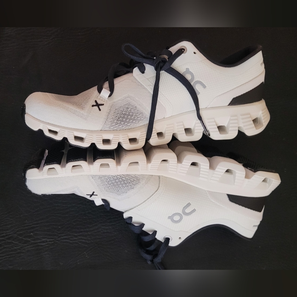 On Running Women sneakers CloudX 3 - Picture 3 of 16